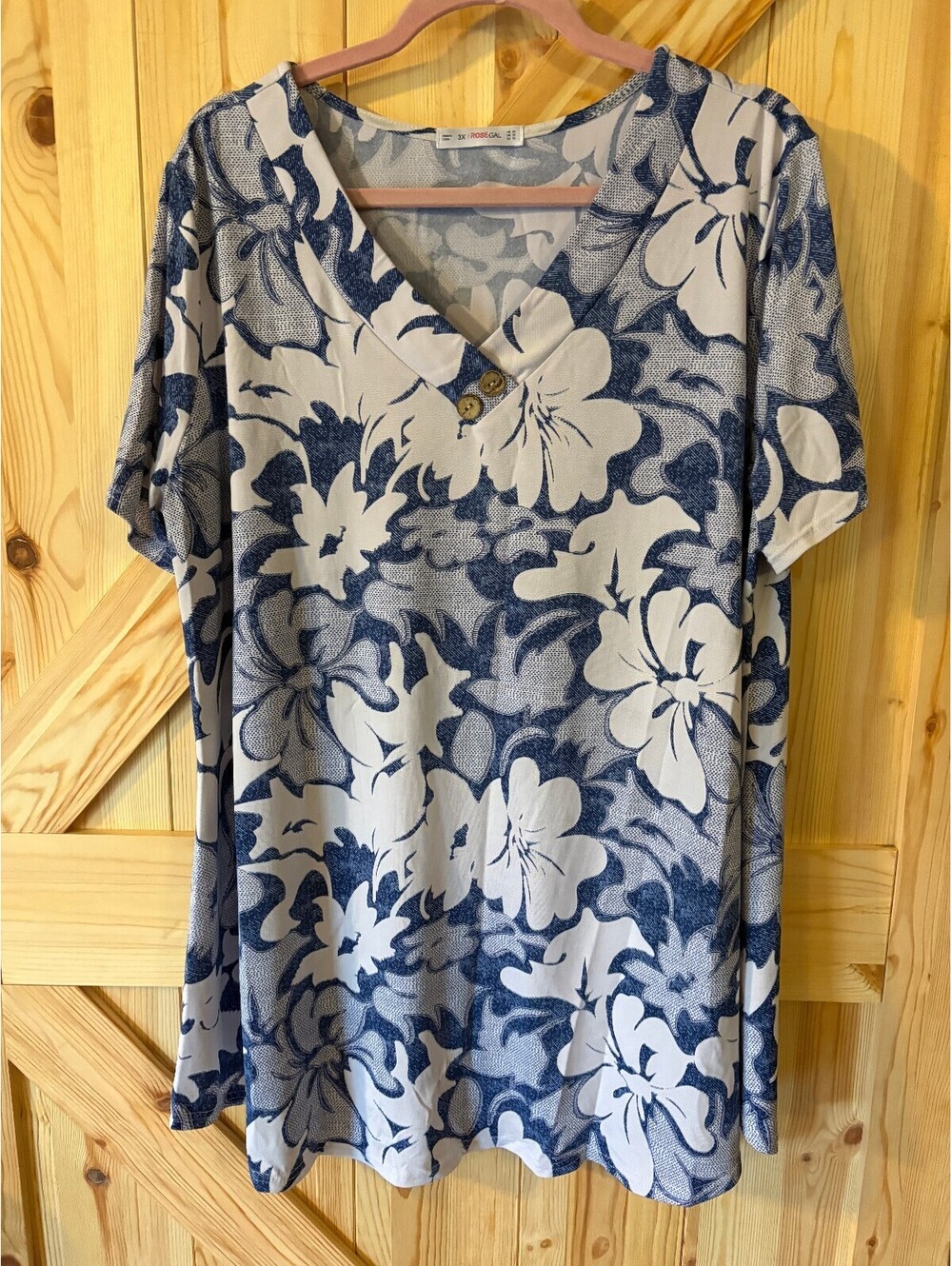 Rose gal Women's Plus Size Blue and White Floral V-Neck Tunic Top 3X